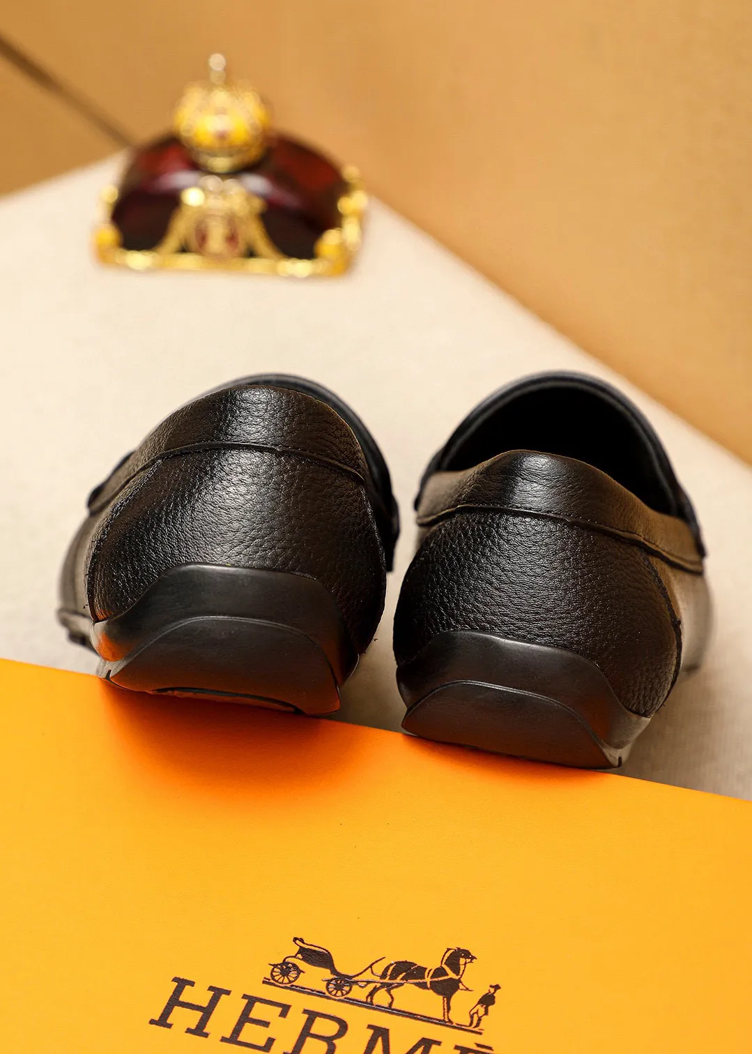 Men's shoes 💰380 💐 Product trademark: HERMES "Hermès" Doudou shoes Regular size: 38-44 (45🉑️customized) Product materials: Selected imported first-layer cowhide upper, imported pig 🐷 leather lining. Strong three-dimensional visual effect, rubber outsole Color: 1⃣️color optional
